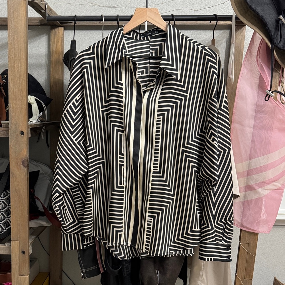 Black and White Geometric top